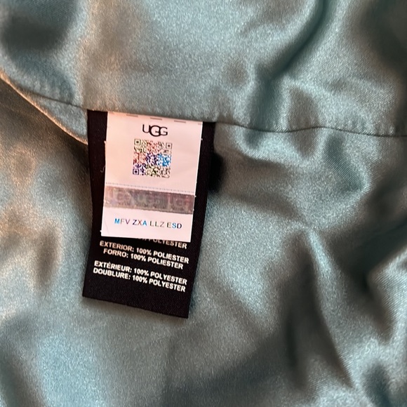 UGG Tammie warm fuzzy vest NWOT - Picture 11 of 14